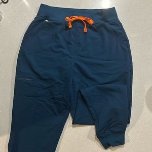 Size M “deep reef” high rise Zamora scrub pant joggers - figs, LIKE NEW